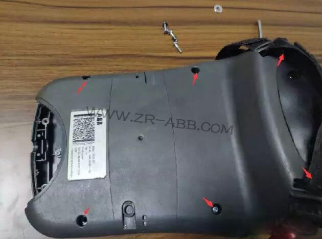 ABB機(jī)器人示教器3HAC028357-001故障維修